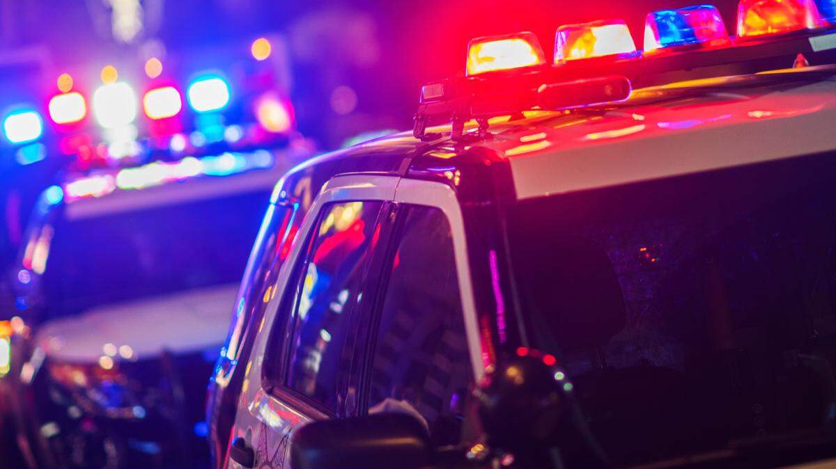 Según la policía del Condado Collier, el hombre finalmente fue aprehendido con ayuda de la fuerza canina (K-9).
