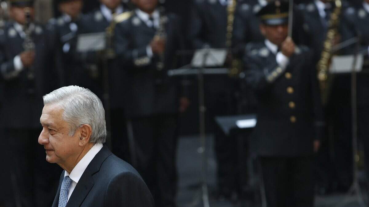 El presidente mexicano Andrés Manuel López Obrador es un caudillo demagógico, autoritario y oportunista,, según el columnista Alexis Ortiz. En la foto, López Obrador en el Palacio Nacional de Ciudad de México, el 19 de noviembre de 2019.