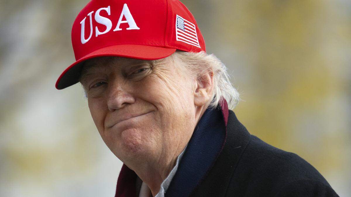 WASHINGTON, DC - NOVEMBER 22: U.S. President Donald Trump arrives on the South Lawn of the White House on November 22, 2025 in Washington, DC. Trump visited Joint Base Andrews in Prince Georges County Maryland to tour the golf course located on the base. (Photo by John McDonnell/Getty Images)