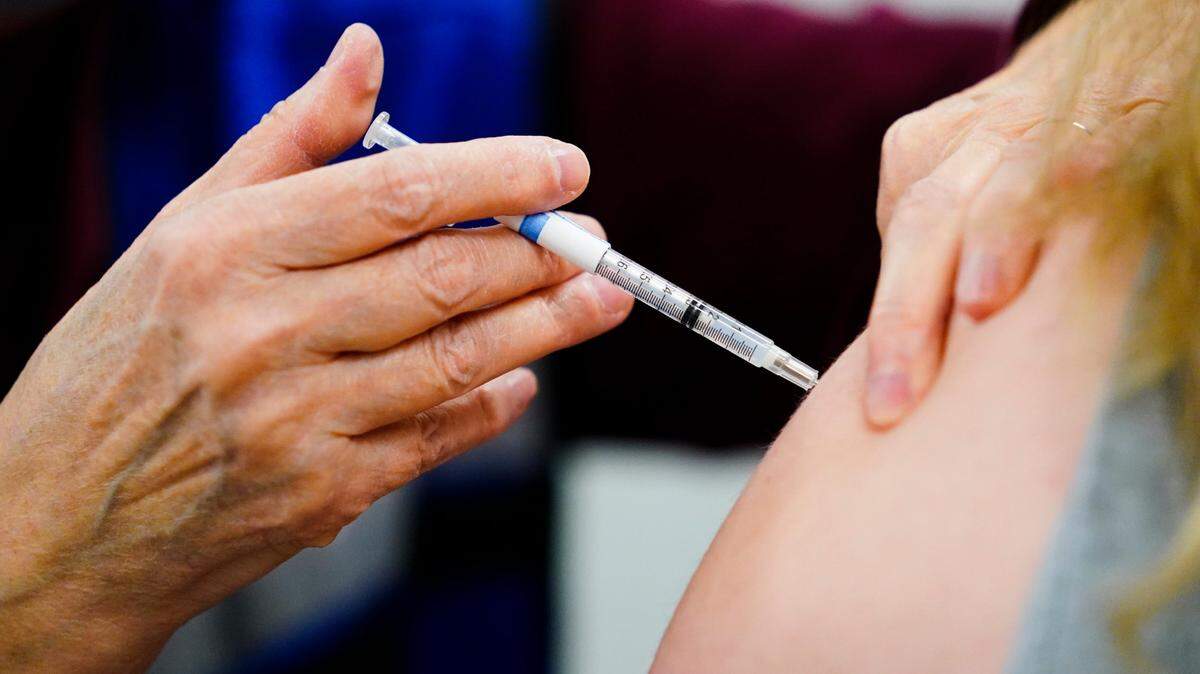 Las vacunas bivalentes contra el COVID-19 de Moderna y Pfizer-BioNTech ya están disponibles para los residentes del Condado Miami-Dade.