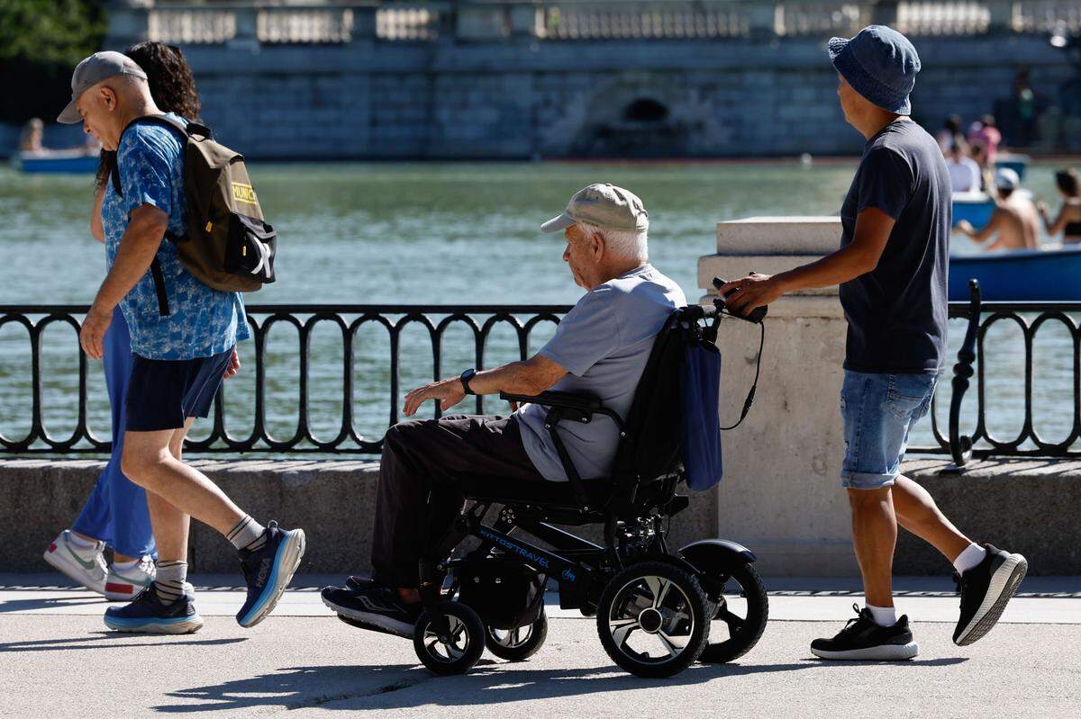 Un aspecto a tener en cuenta en relación a esta enfermedad es el de las personas que se encargan de cuidar a los enfermos, tanto si son profesionales como familiares.