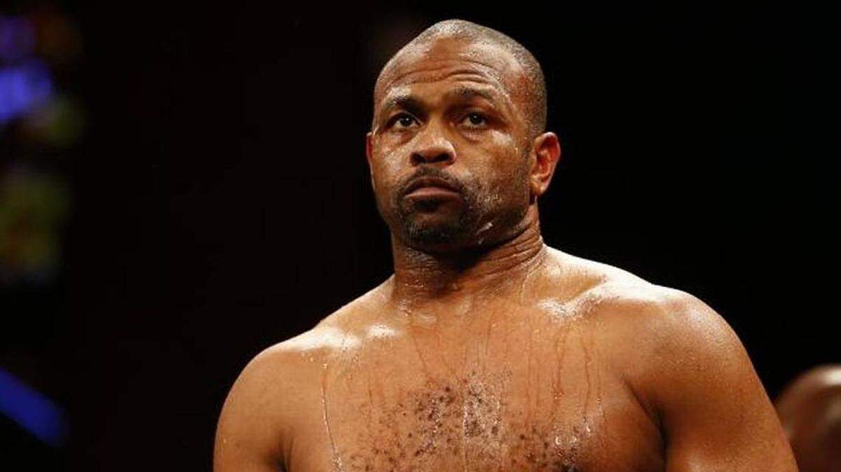A Roy Jones los oídos deben sonarle bastante. No basta con que Anderson Silva haya dicho que su pelea más deseada sea contra la leyenda del boxeo, sino que ahora ya tiene una nueva cita de exhibición en Miami.