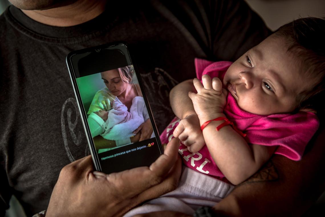 Los días antes de que muriera, Maiquetía vió cómo el cuerpo de su esposa se convulsionaba.