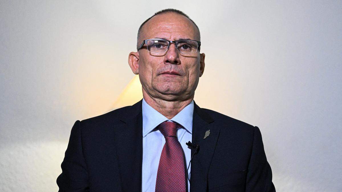 El disidente cubano José Daniel Ferrer posa durante una entrevista con AFP en su casa en Miami, Florida, el 16 de octubre de 2025.