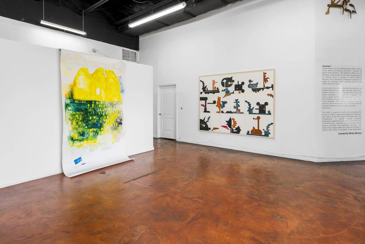 Obras en sala en Mundo Arte Gallery.