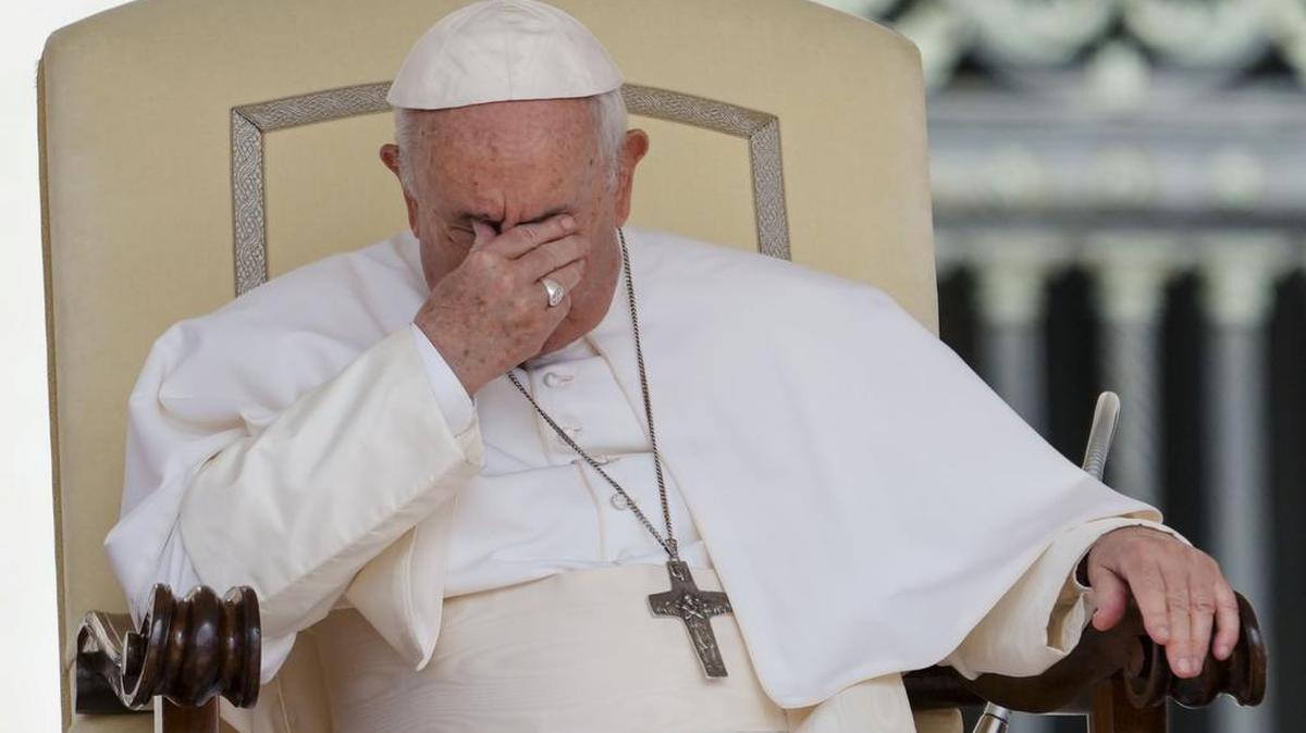 El Papa Francisco durante su audiencia general semanal en la Plaza de San Pedro en el Vaticano, el miércoles 22 de junio de 2022. (Foto AP/Andrew Medichini)