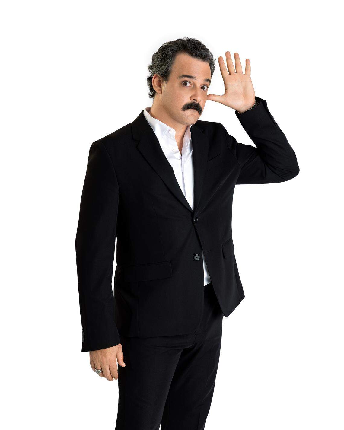 Ariel Texido como Alvarez Guedes en la comedia que se presenta en el Tropical Park.