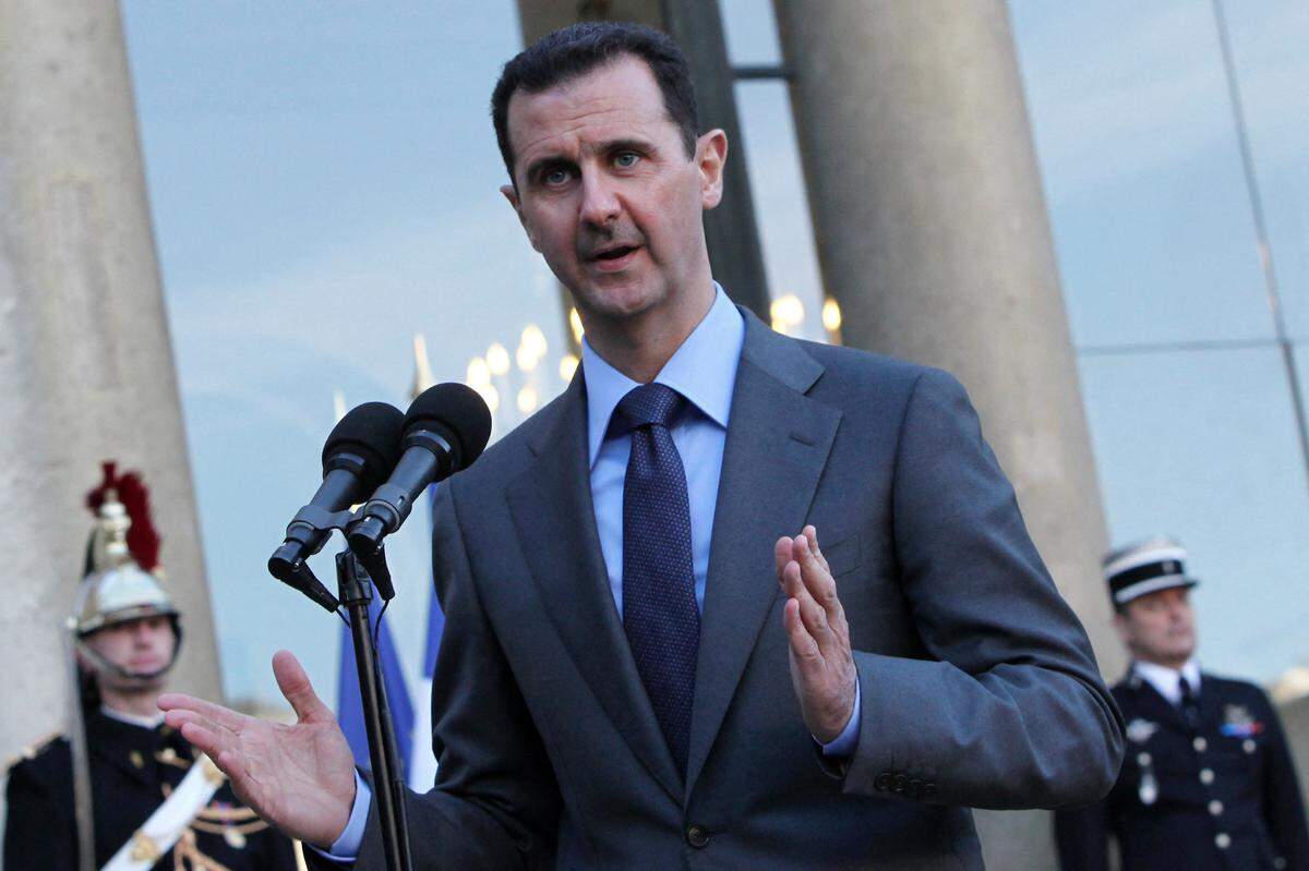 Foto de archivo del 9 de diciembre de 2010 que muestra al gobernante Bashar al Asad de Siria, durante una visita a París.