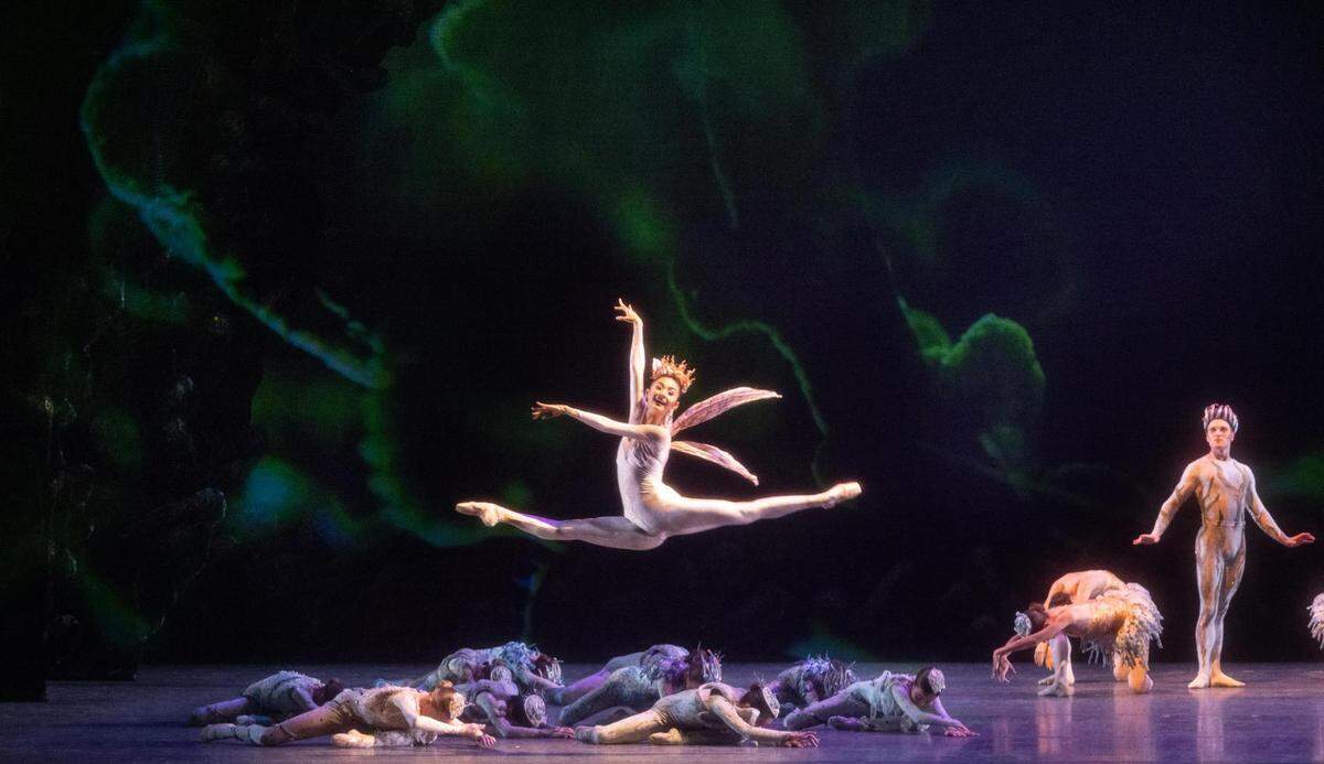 Mayumi Enokibara en “Un sueño de una noche de verano” de George Balanchine.