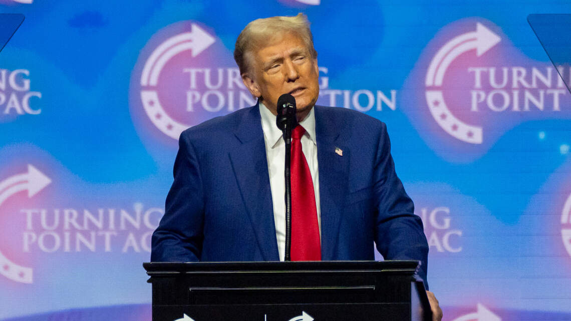 Estrellas porno piden a los hombres votar en contra de Donald Trump
