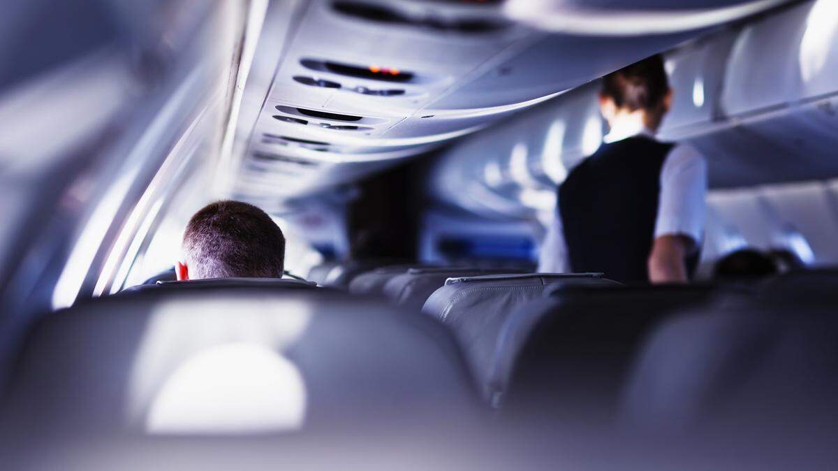 Un hombre de Nueva Jersey fue arrestado y acusado tras realizar amenazas a pasajeros y a la tripulación en un vuelo de Miami a Newark.