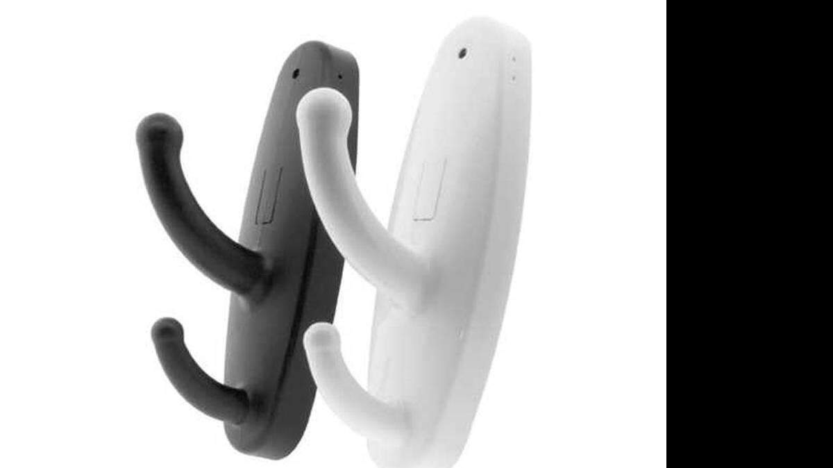 Todos los dispositivos encontrados hasta el momento parecen simples ganchos para colgar ropa, tienen la cámara instalada detrás.