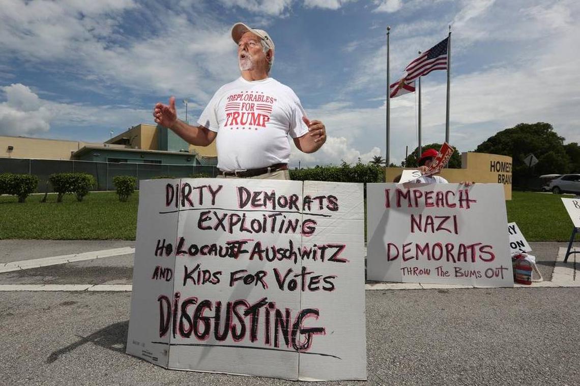 Un grupo pro Trump llegó este sábado hasta el albergue de menores en Homestead y protestó contra los políticos demócratas que critican al presidente Trump por su política de "cero tolerancia" contra la inmigración ilegal.