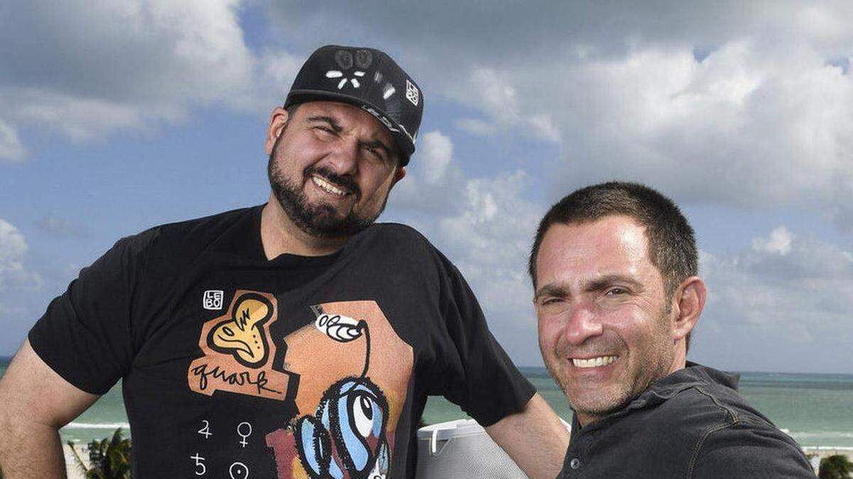 Dan Le Batard (izquierda) habló sobre la situación de la ocupación ilegal en su pódcast, calificándola de “una violación”.