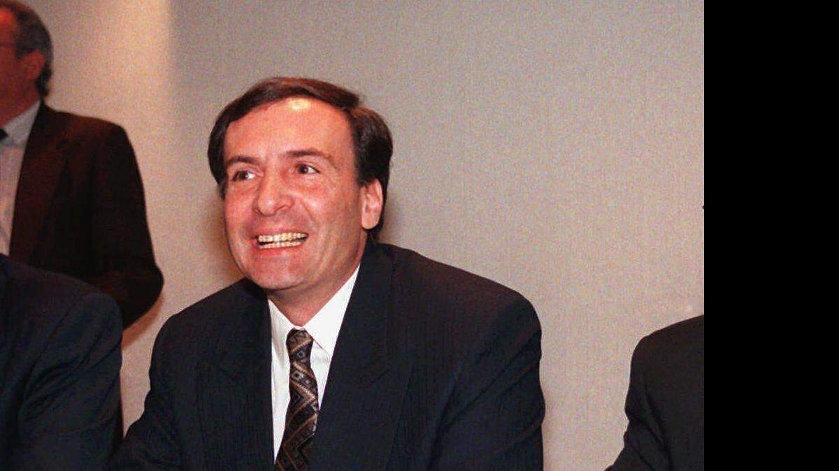 En esta foto de archivo del 22 de febrero de 1996 el francés Jean Arnault. El secretario general de la ONU, Ban Ki-moon, nombró este jueves 13 de agosto de 2015 a Arnault como su delegado en los diálogos de paz que sostienen el gobierno de Colombia y la guerrilla FARC en Cuba.