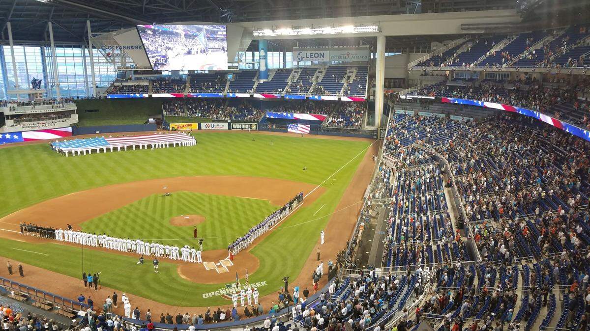 Don Mattingly no quiere escuchar más que el loandepot park es muy grande. De hecho, no quiere escuchar nada relacionado a la manera en que los Marlins juegan en su casa que pueda sonar a excusa