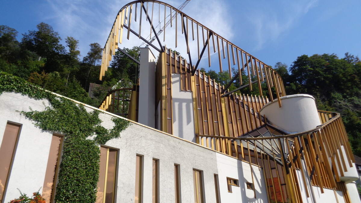 El Oro del Rin, edificio construido por el arquitecto cubano Ricardo Porro, en Vaduz.