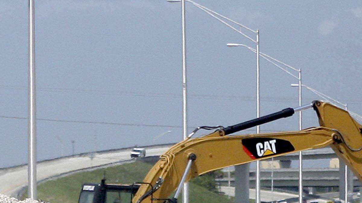 El cierre se deberá a que trabajadores vertirán concreto en el nuevo puente que comunica a ambas autopistas interestadales.