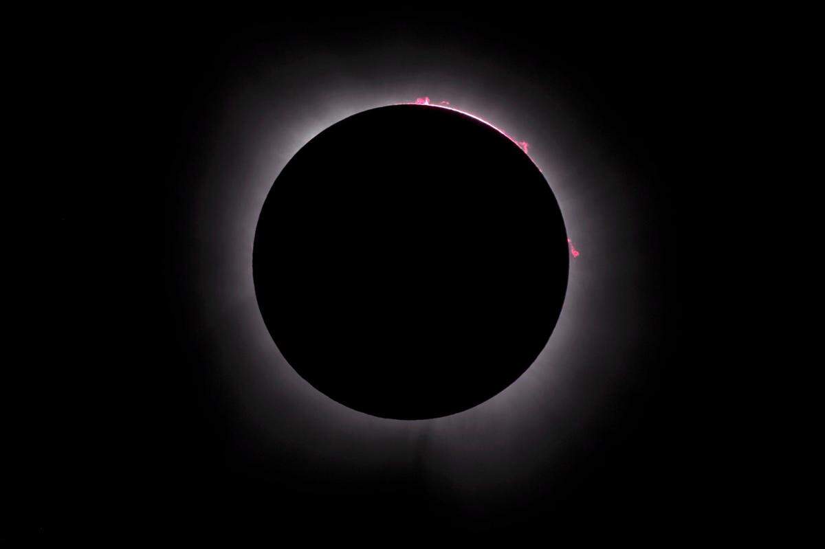 Vista del eclipse solar desde Little Elm, Texas, el lunes 8 de abril de 2024.