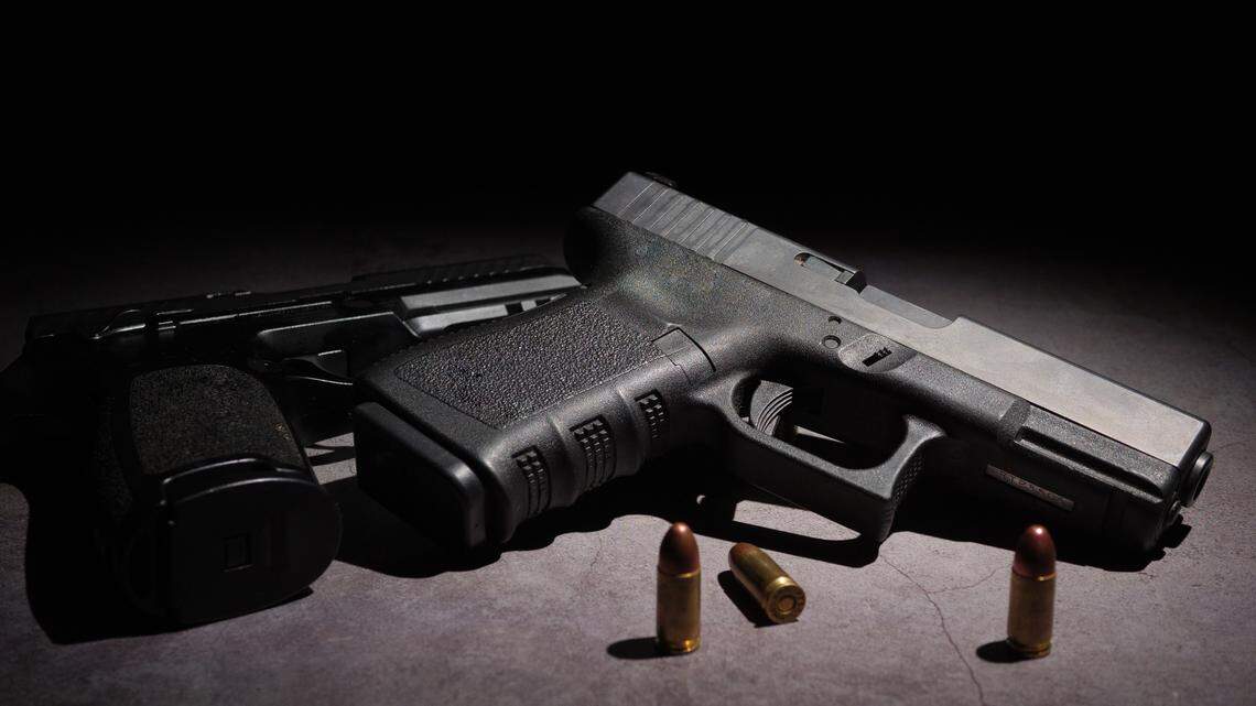 Arrestan a mujer tras un disparo mortal durante una discusión en Miami-Dade