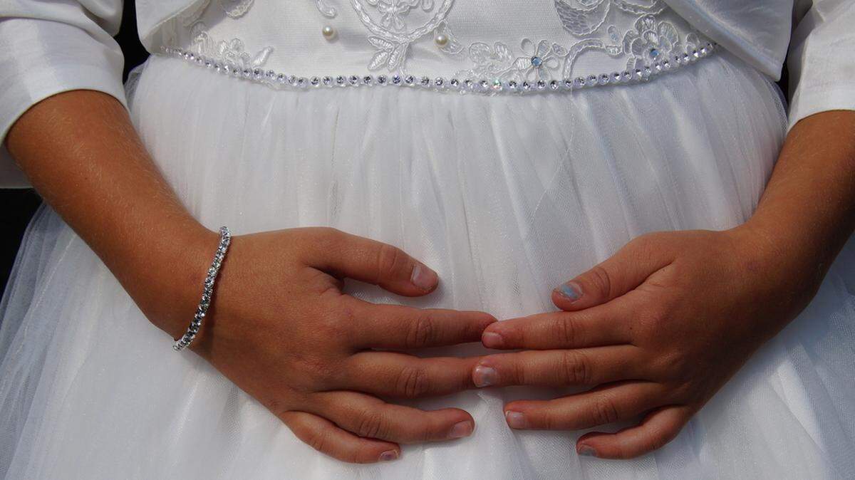 “Más allá de las estadísticas, existe una realidad de innumerables niñas y adolescentes en México, cuyas infancias son prematuramente interrumpidas por uniones forzadas que limitan su potencial y sus sueños”, expuso Armitage durante el foro ‘Acercamiento a los matrimonios y uniones infantiles tempranas y/o forzadas en México, entre números y voces’.