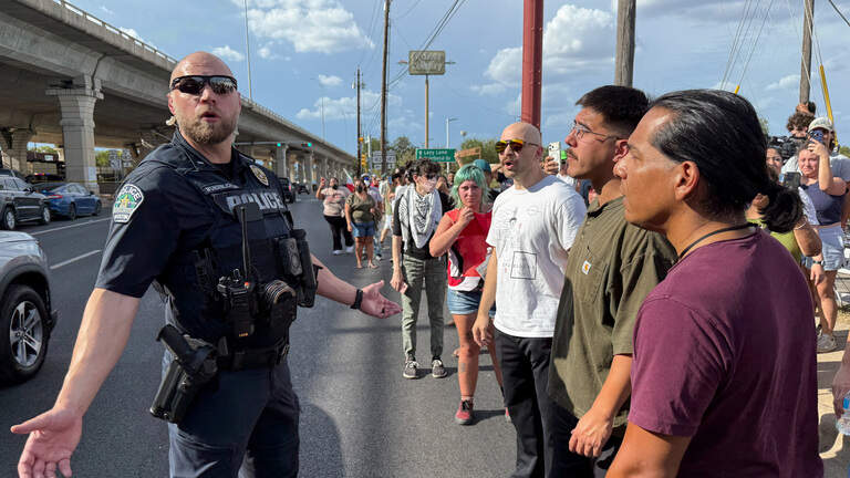Migrante venezolano que recibió dos disparos de un agente de ICE es trasladado a un centro de detención