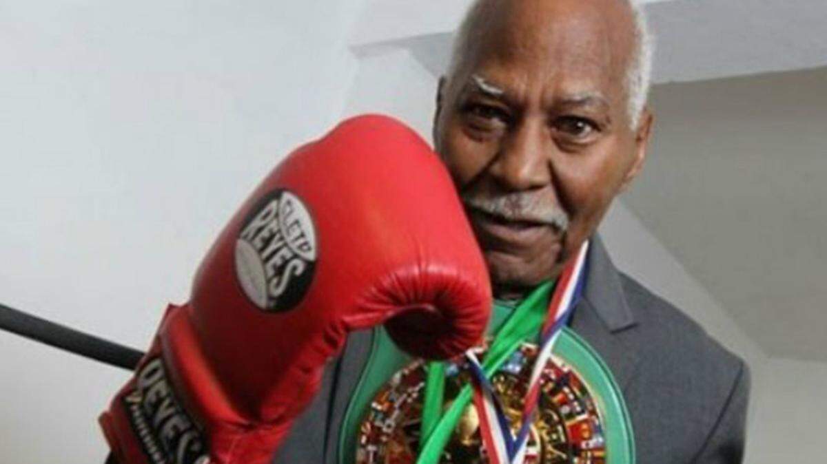 Cuba y México lo querían por igual, el mundo entero le hacía reverencia cuando subía al ring. José Angel “Mantequilla’’ Nápoles, uno de los mejores púgiles de todos los tiempos, falleció este viernes a la edad de 79 años en su patria adoptiva, donde todos le querían y recordaban