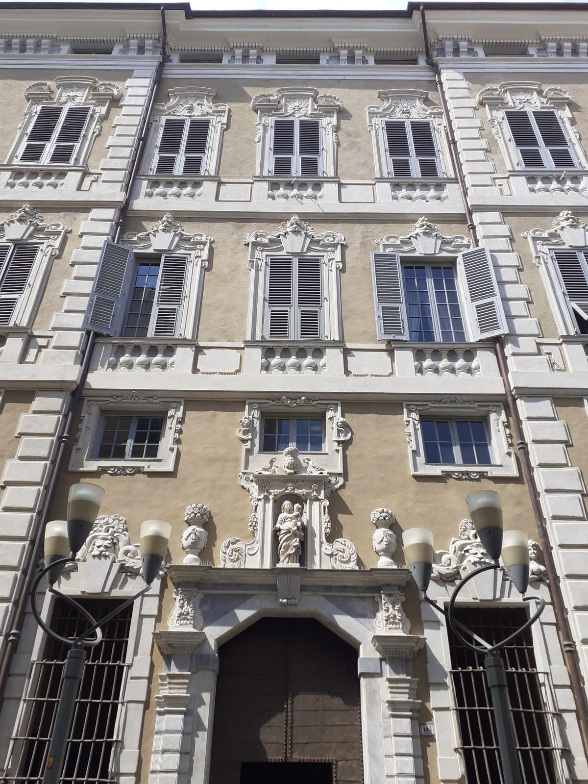 El palacio Borea d’Olmo, via Giacomo Matteotti.