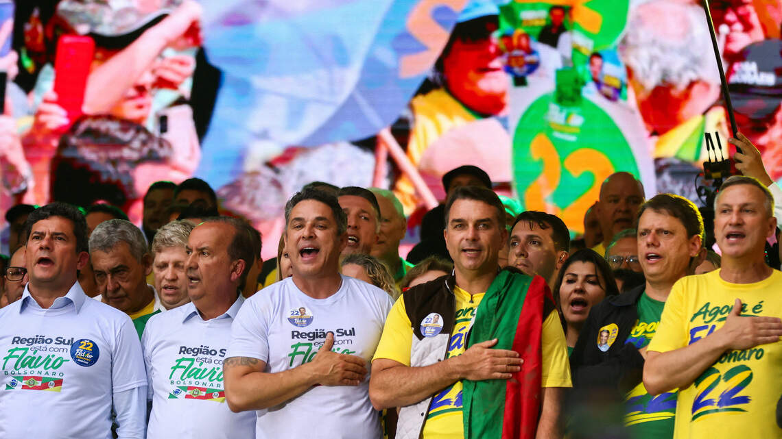 Bolsonaro acumula apoyos y perfila un posible bloque de gobierno en Brasil