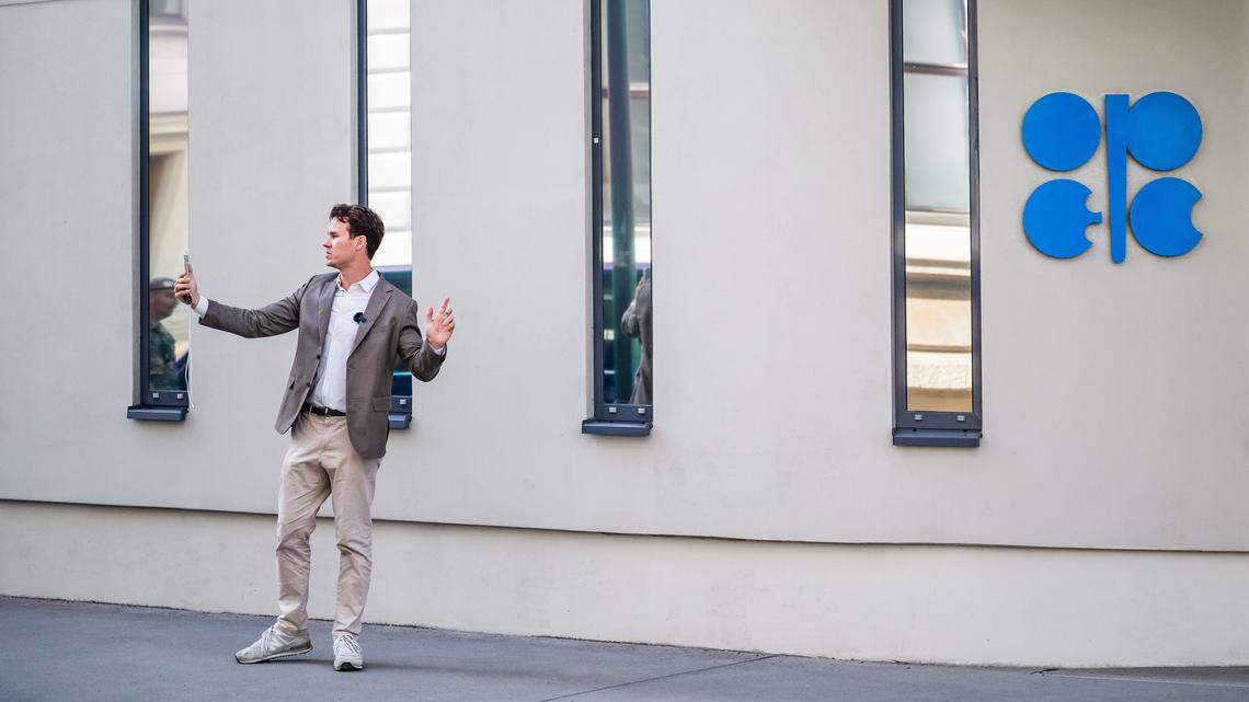 Vista exterior de la sede de la OPEP (Organización de Países Exportadores de Petróleo) el 28 martes de abril de 2026 en Viena, Austria. Los Emiratos Árabes Unidos anunciaron que abandonarán el cartel de productores de petróleo a partir del 1 de mayo, afirmando que la decisión “refleja la visión estratégica y económica a largo plazo de los EAU, así como su perfil energético en evolución”.