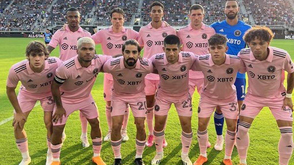 El once inicial del Inter MIami posa antes del partido contra el DC United, este sábado 8 de julio en Washington.