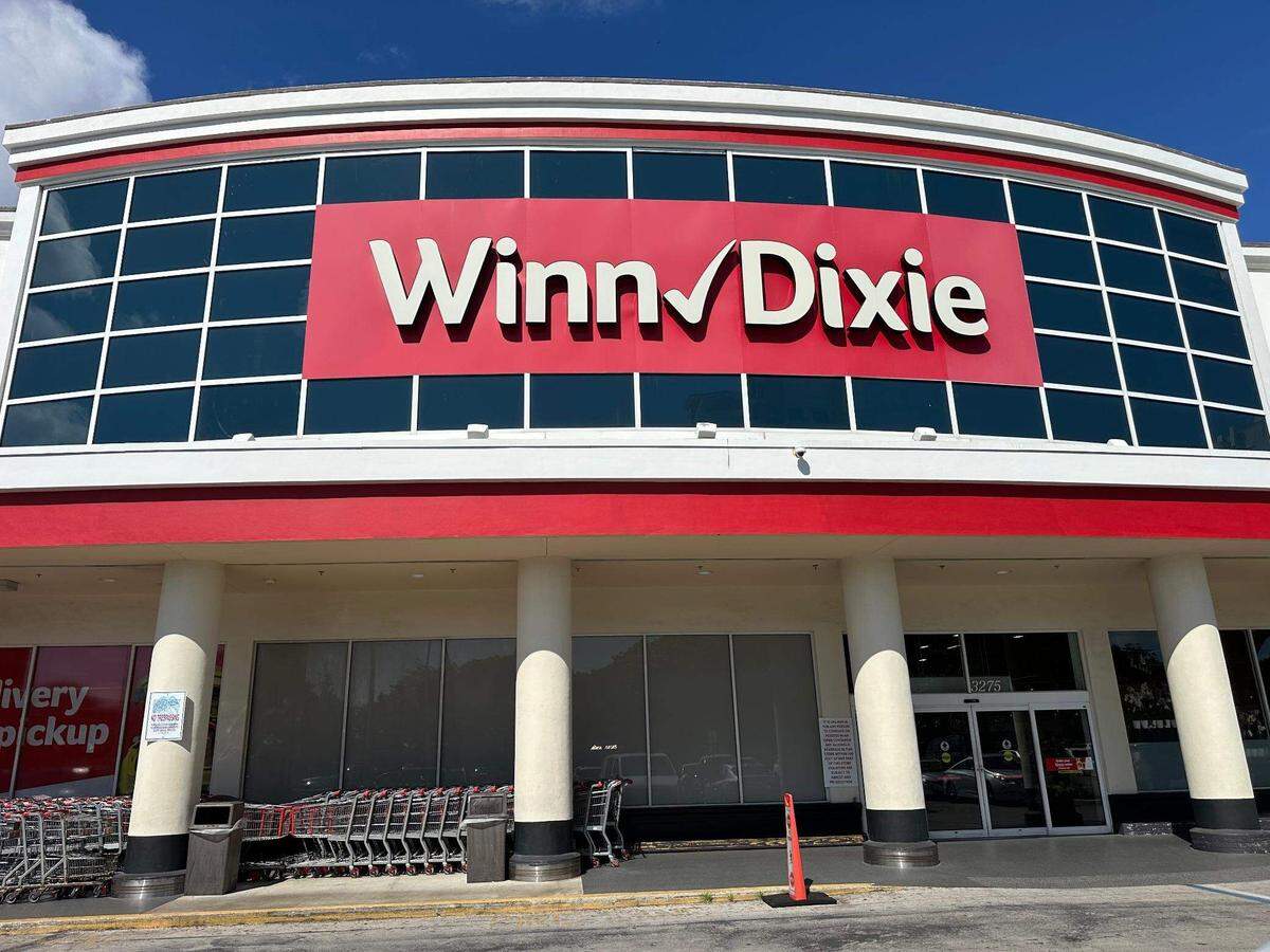 El supermercado Winn-Dixie ubicado en Coral Way, en el 3275 SW 22 Avenue, tiene ofertas especiales este mes.