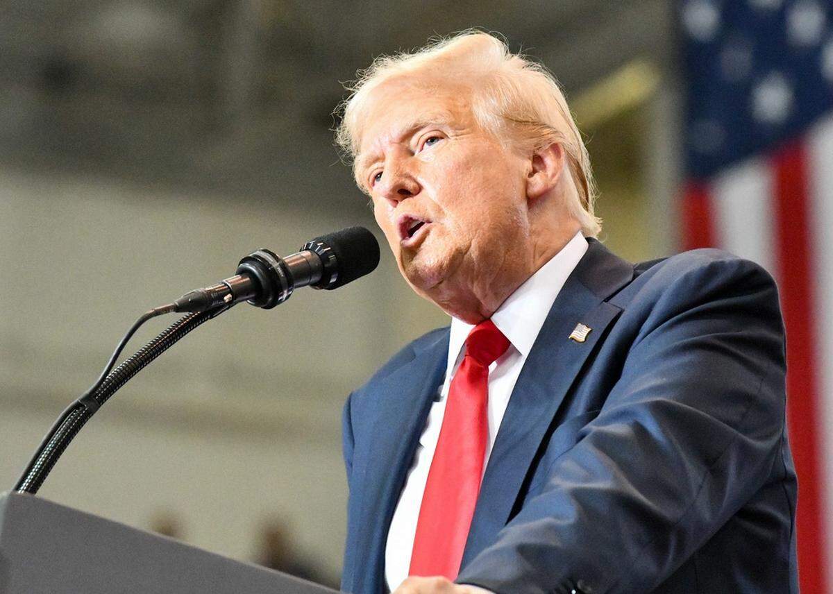 El expresidente Donald Trump da un discurso en un acto de campaña en St. Cloud, Minnesota, el sábado 27 de julio de 2024.