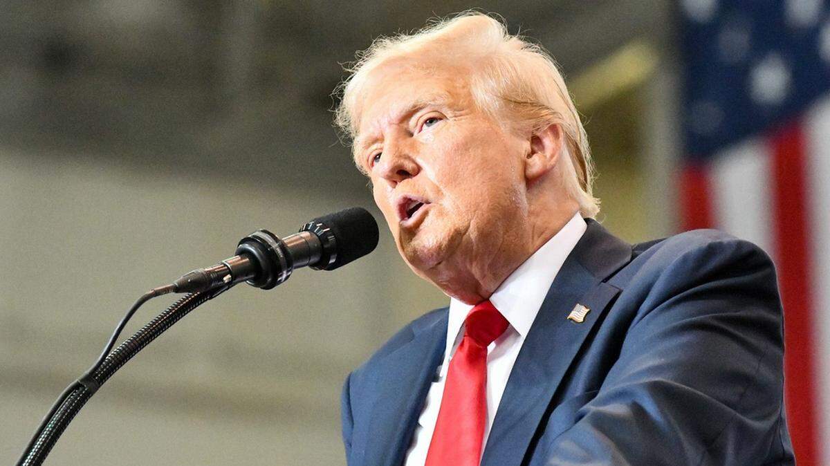 El expresidente Donald Trump da un discurso en un acto de campaña en St. Cloud, Minnesota, el sábado 27 de julio de 2024.