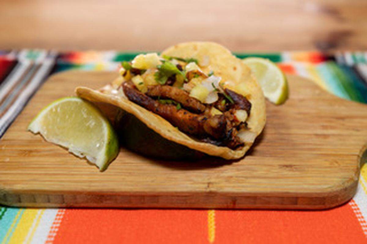 En el corazón de la Calle Ocho se encuentra Taquerías El Mexicano, que sirve auténtica comida mexicana a la comunidad de La Pequeña Habana.