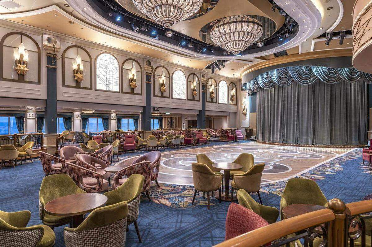 La Sala Queens del crucero Queen Elizabeth. El buque estará anclado en el Puerto de Miami del 16 de octubre hasta abril de 2026.