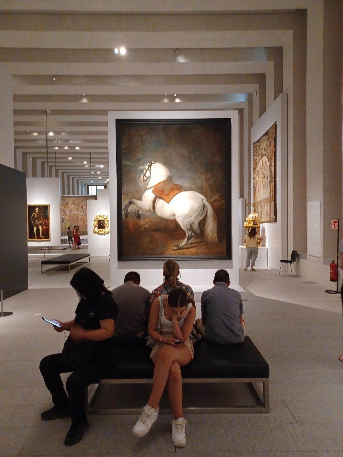 Para presupuestos más holgados contratar las audioguías que se ofrecen en cada museo, para maximizar la experiencia, es muy recomendable. 