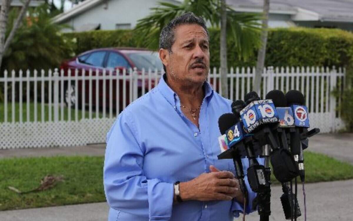 El comisionado de Miami-Dade, José "Pepe" Díaz, se disculpa por el incidente en que fue arrestado por exceso de velocidad y estar en estado de ebriedad, el 21 de septiembre de 2015. 