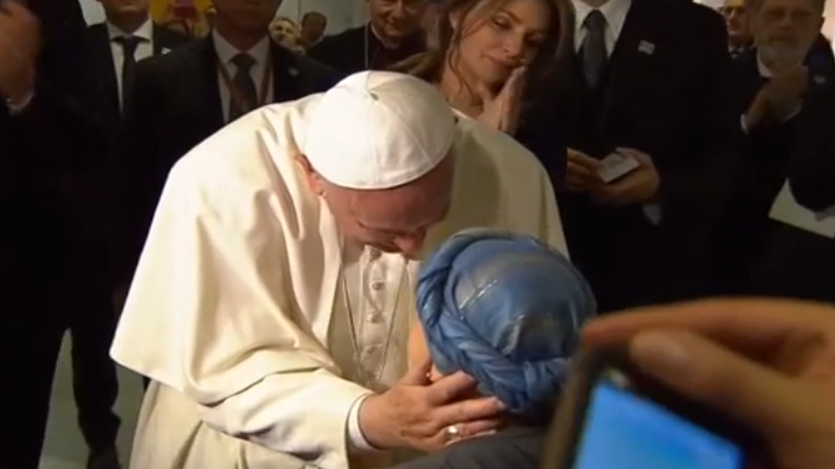 Alexia Garduño, de 15 años le dedicó el Ave María la Papa Francisco. 
