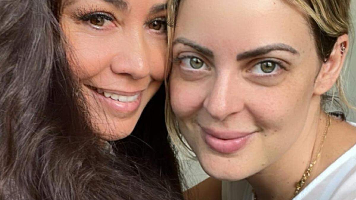 Helen Arias y Claudia Valdés.