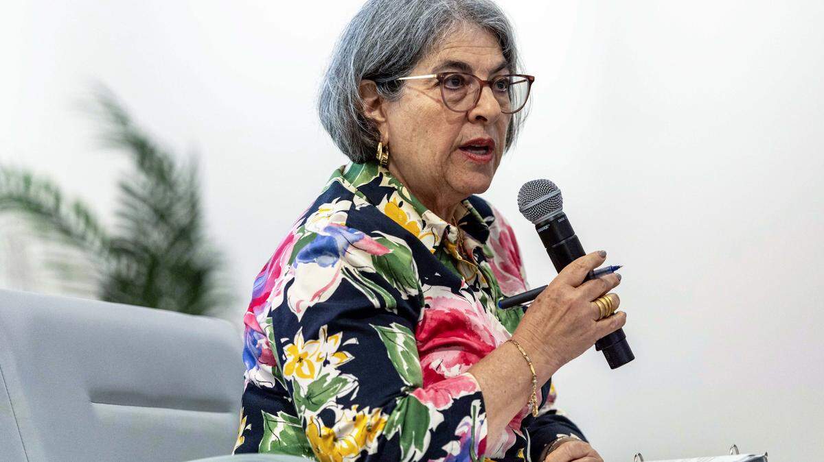 La alcaldesa Daniella Levine Cava habla  en la Biblioteca Principal de Miami-Dade el pasado 31 de julio.