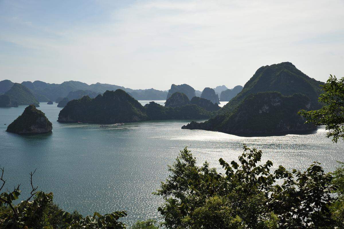 Amanecer en Ha Long.
