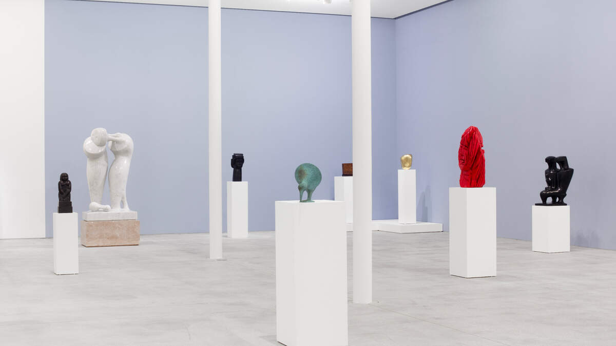 Obras en sala de la exhibición ”Escultores. Conversaciones materiales”, en Ascaso Gallery Miami.