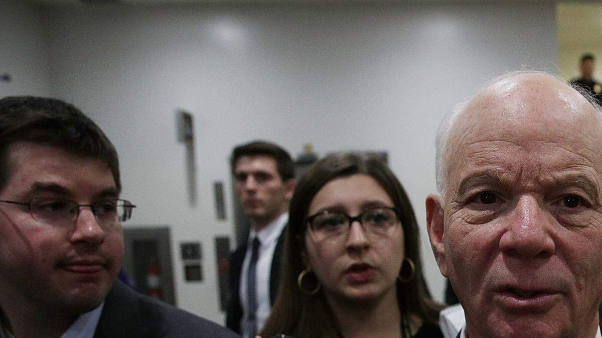 El senador Ben Cardin, demócrata por el estado de Maryland, es una de los patrocinadores de un proyecto de ley en el Senado de EEUU para imponer nuevas sanciones contra el gobierno de Venezuela. Imagen de archivo: 7 de abril de 2017.  
