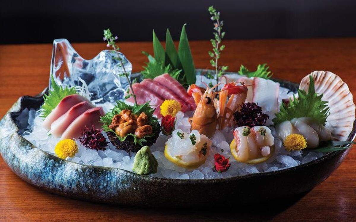 La cena en Novikov Miami, del chef Oliver Lustado, es al estilo asiático y japonés.