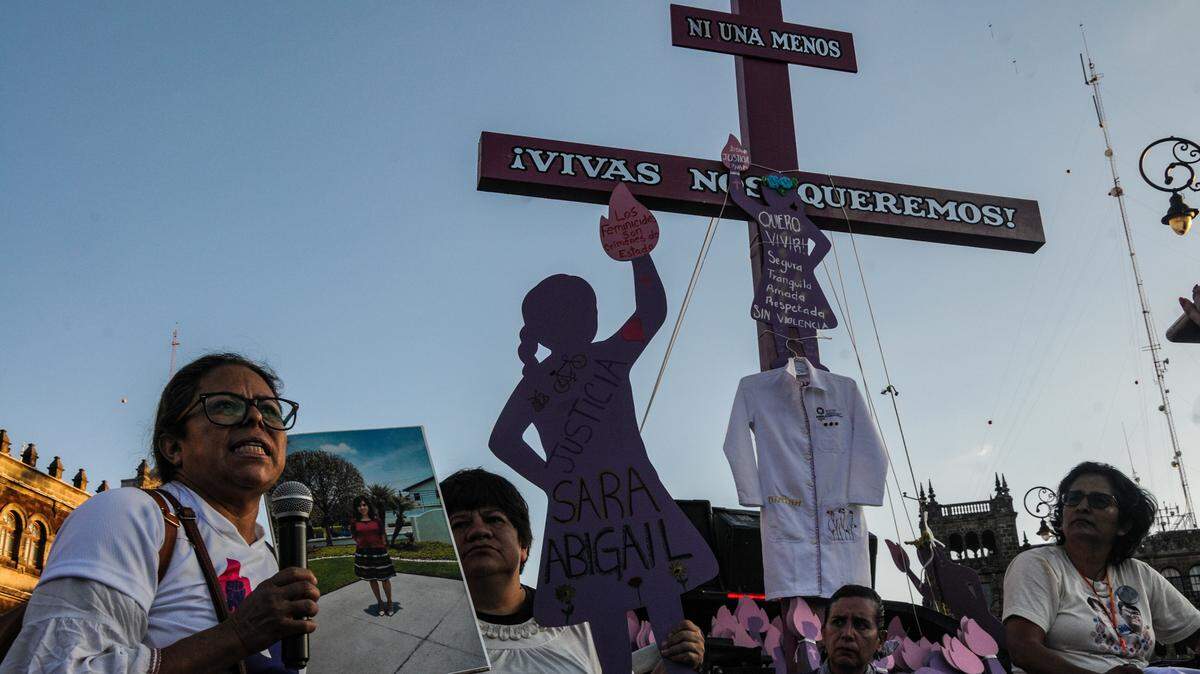 EN 2023, miles de mujeres protestan durante el Día Internacional de la Eliminación de la Violencia contra la Mujer en la Ciudad de México.