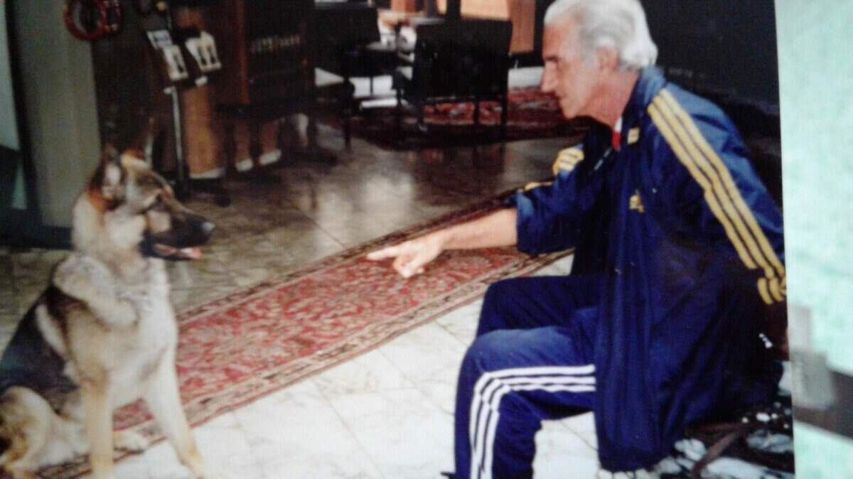 Juan Antonio Lotina Martín en su casa en la barriada de Santos Suárez, en Ciudad de la Habana. 
