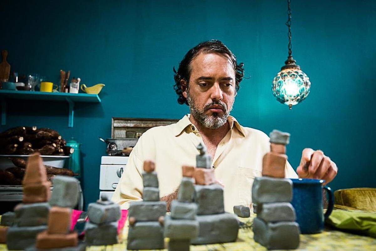 El actor cubano José Manuel Domínguez interpreta a un artista enajenado en el drama “Ann”.