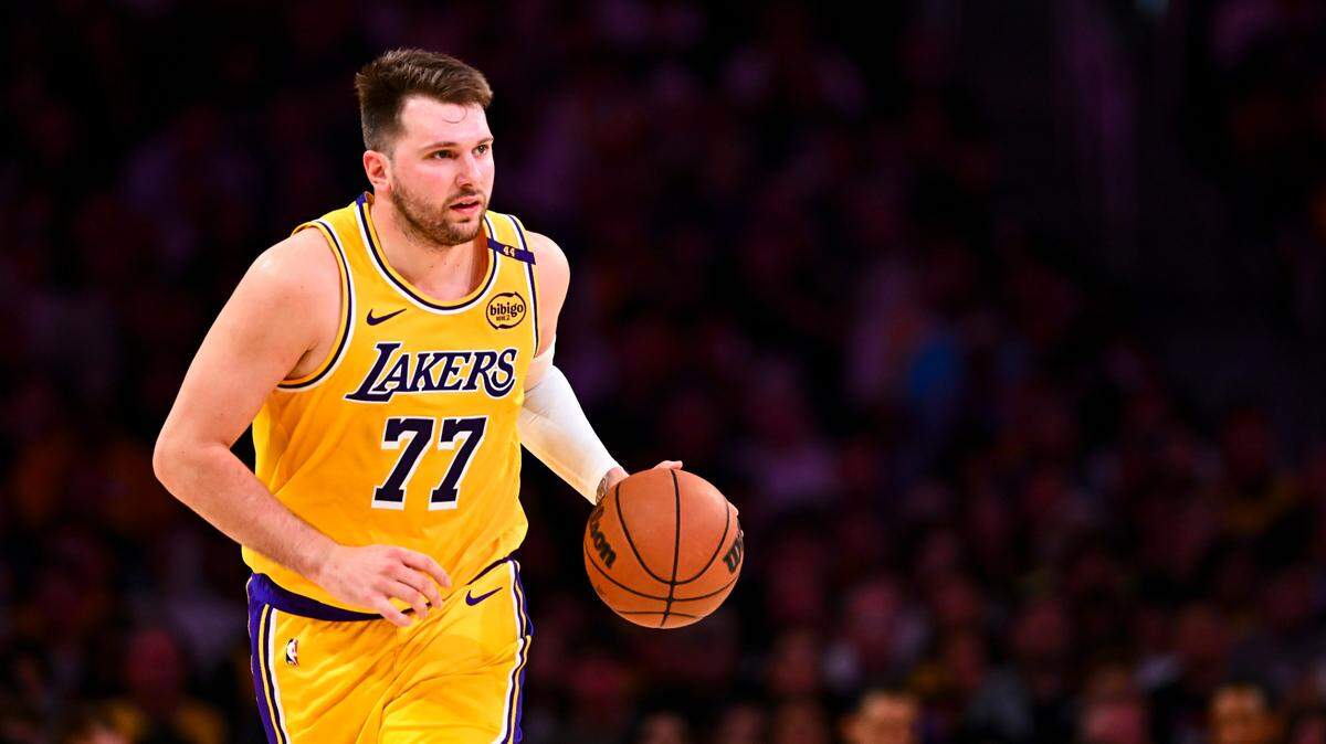 El armador de los Lakers de Los Angeles, Luka Doncic, se convirtió en el primer jugador internacional en encabezar la lista de camisetas más vendidas de la NBA durante la temporada 2024-25.