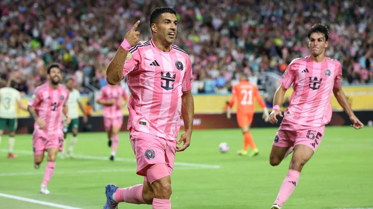 (250624) -- MIAMI, June 24, 2025 (Xinhua) -- Inter Miami CF’s Luis Suarez (Front) celebrates scoring during the group A match between Inter Miami CF of the United States and Palmeiras of Brazil at the FIFA Club World Cup 2025 at the Hard Rock Stadium, Miami, the United States, June 23, 2025. (Xinhua/Li Ming) (Photo by Xinhua/Sipa USA)
